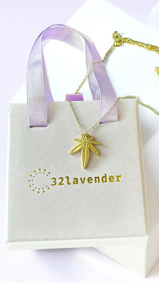 Dainty Gold Leaf Pendant Necklace
