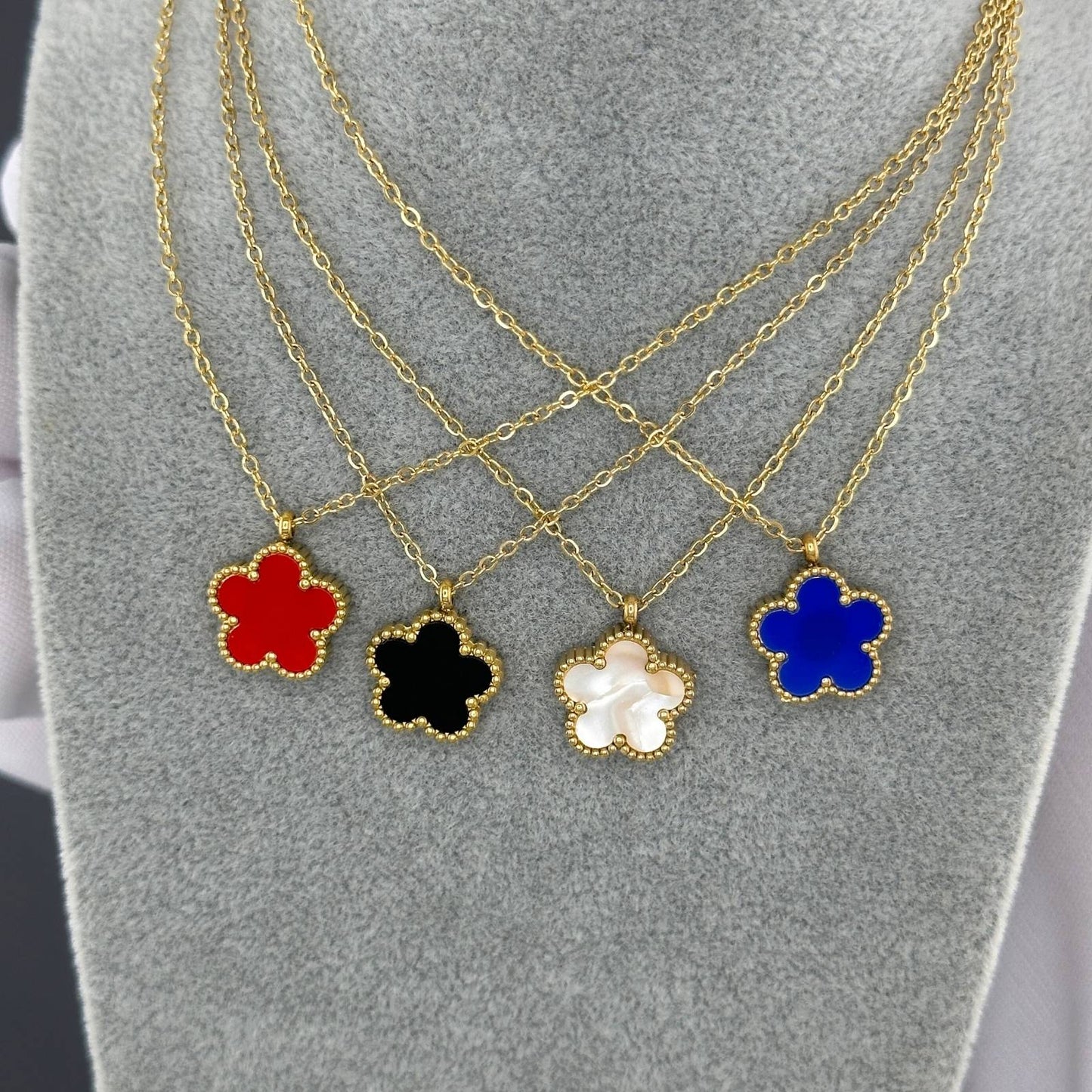 18K gold plated Stainless steel Flower necklace.