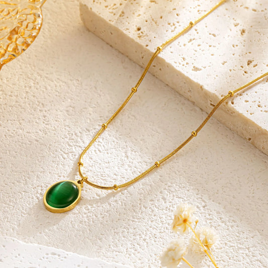 Cat's Eye Stone Pendant Necklace — Vintage Gold Oval