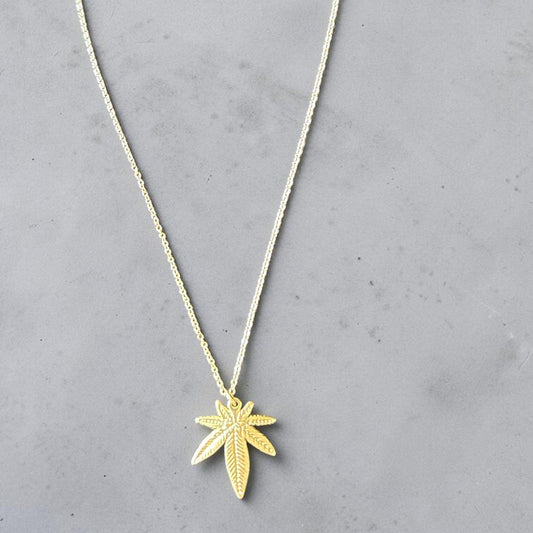 Dainty Gold Leaf Pendant Necklace